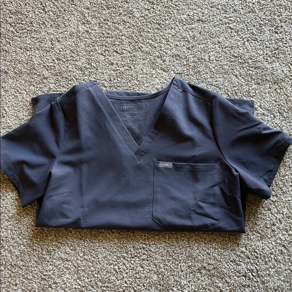 FIGS Women’s Catarina One Pocket Scrub Top - Medium